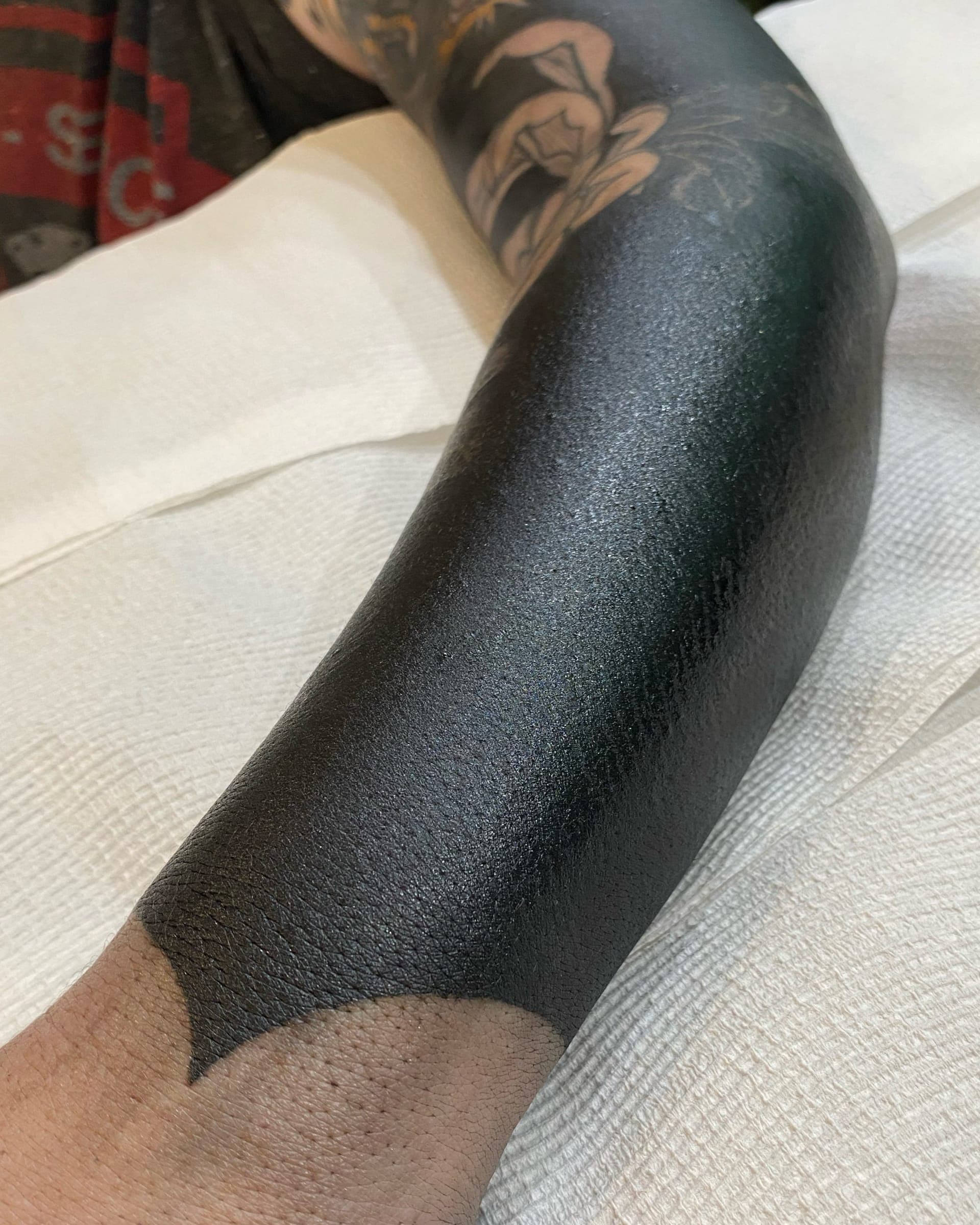 Full blackout coverage and with a pointed scalloped border at
